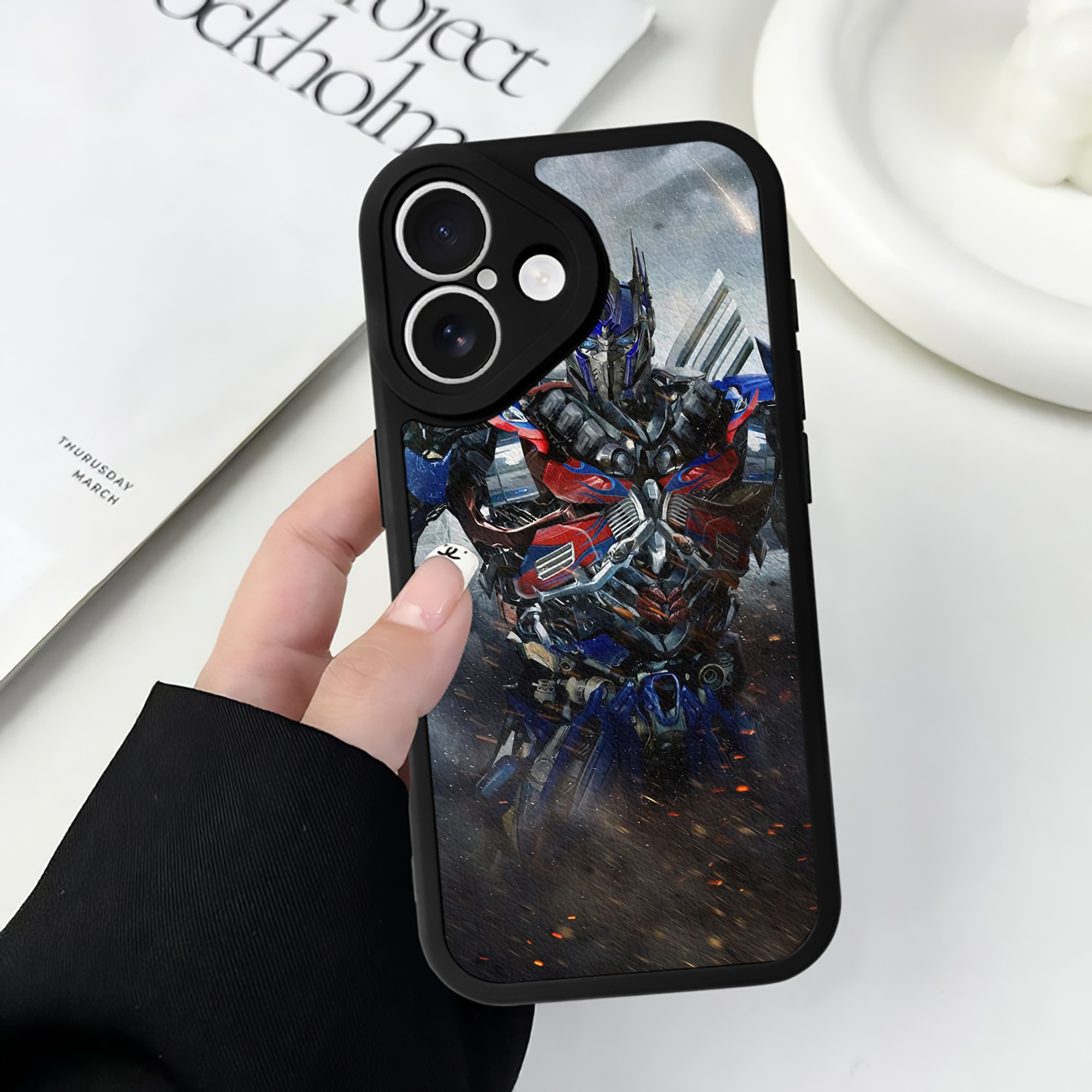 （画像用） Transformers トランスフォーマー 【iPhone 16シリーズ対応】シリコンスマホケース（レザー調） 材質：シリコン